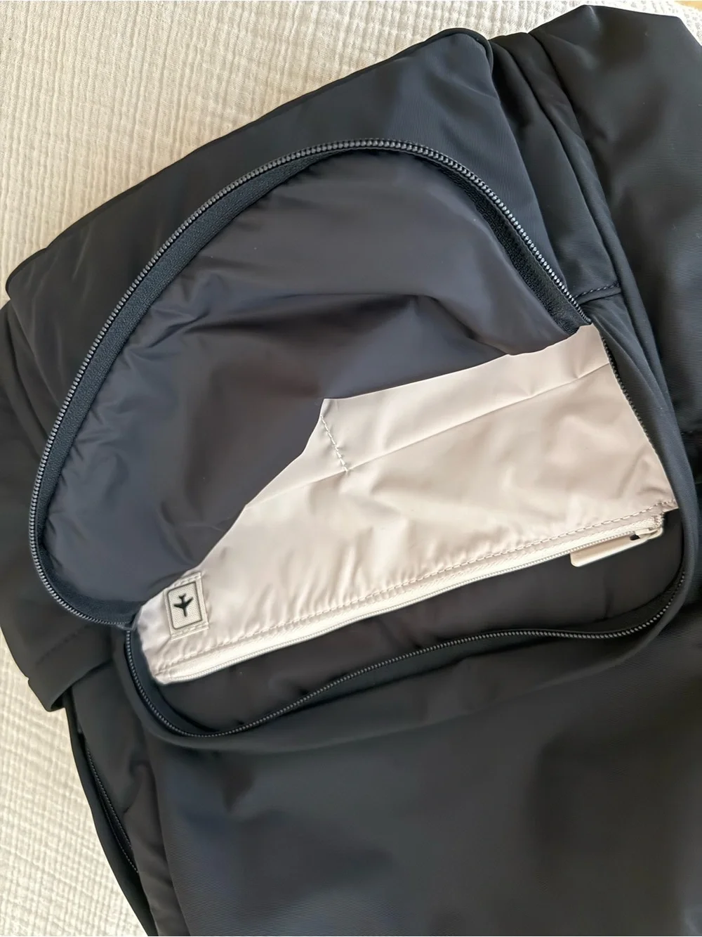 Away classic black